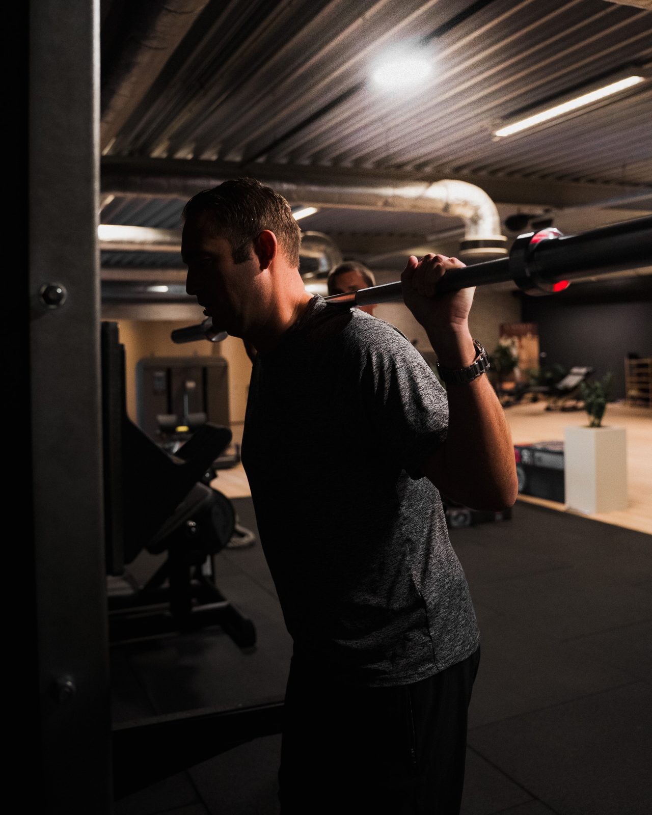 Krachttraining met halter in de gym