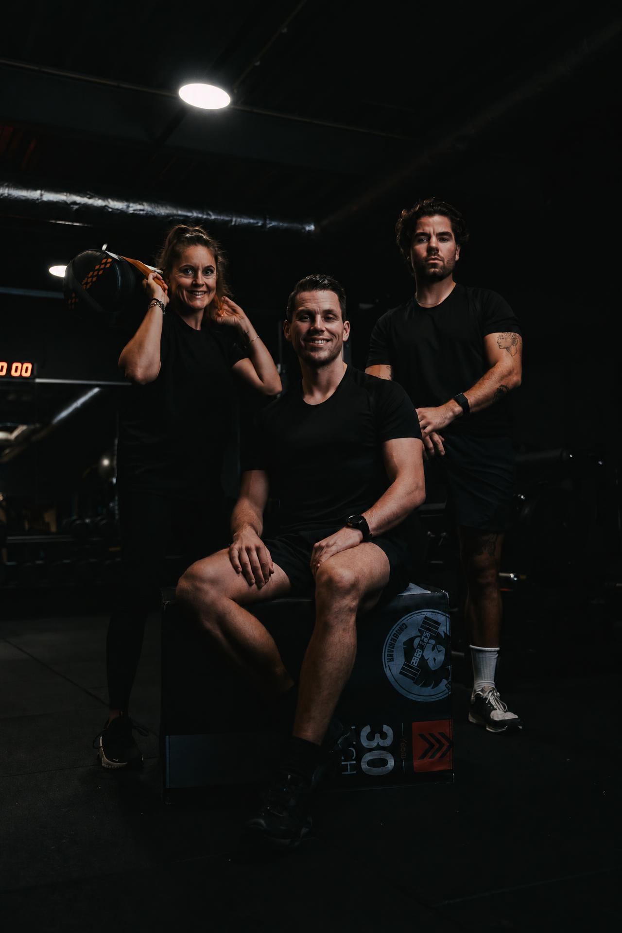 Het team van Prime Years poseert in de gym